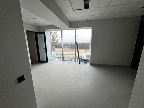 комерційна за адресою Промислова, 1