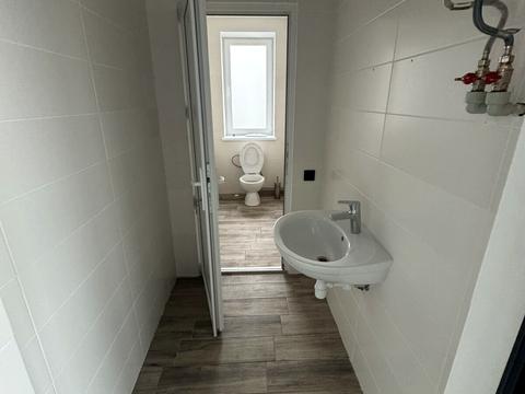 комерційна за адресою Промислова, 1