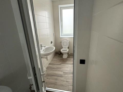 комерційна за адресою Промислова, 1