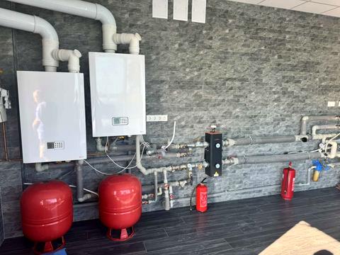 комерційна за адресою Промислова, 1