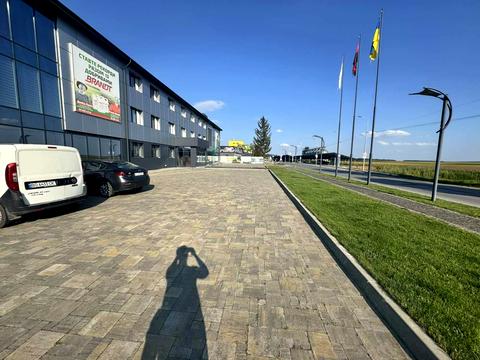 комерційна за адресою Промислова, 1