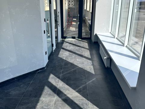 комерційна за адресою Промислова, 1