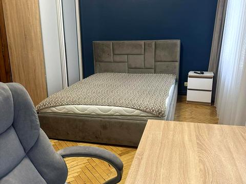 квартира за адресою Академіка Володимира Гнатюка вул. (), 12