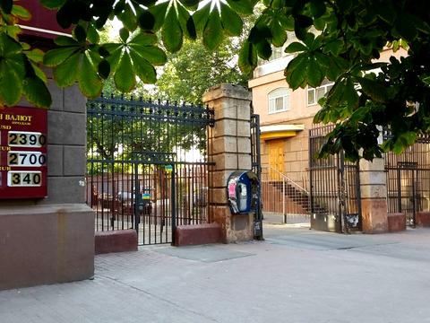 комерційна за адресою Дмитра Яворницького просп. (Карла Маркса), 115