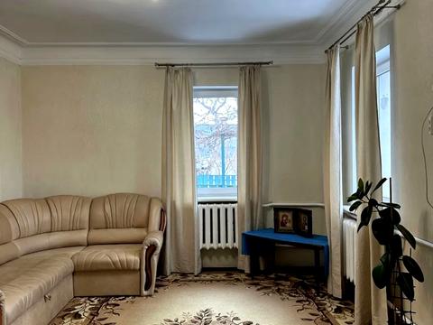 будинок за адресою с. Озера, Квітнева