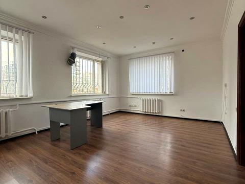 комерційна за адресою Уманська вул., 25