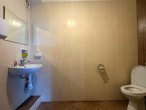 комерційна за адресою Уманська вул., 25