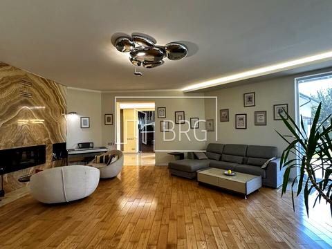 будинок за адресою Вишнева вул.