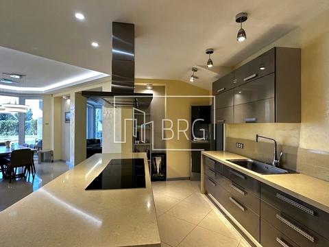 будинок за адресою Вишнева вул.