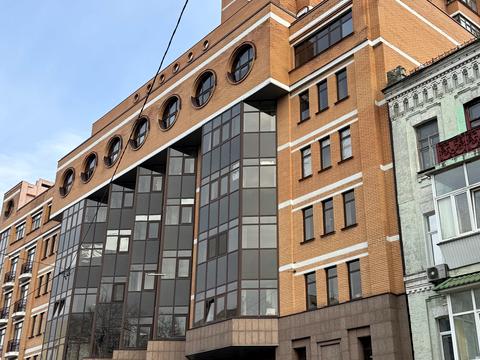 паркомісце за адресою Бульварно-Кудрявська вул. (Воровського), 11-А