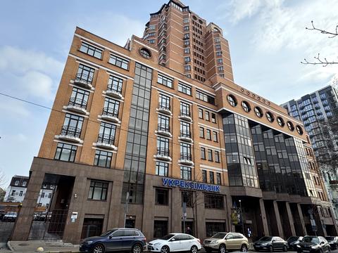 паркомісце за адресою Бульварно-Кудрявська вул. (Воровського), 11-А