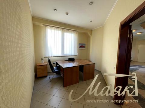 комерційна за адресою Велика Васильківська вул. (Червоноармійська), 64