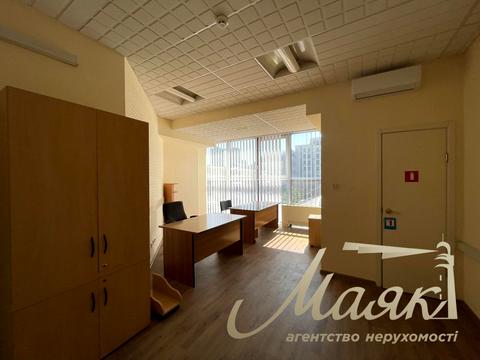 комерційна за адресою Велика Васильківська вул. (Червоноармійська), 64