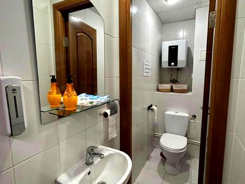 комерційна за адресою Лесі Українки бульв., 7-Б