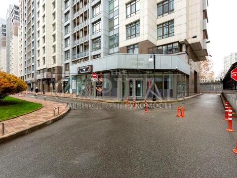 комерційна за адресою Андрія Верхогляда вул. (Михайла Драгомирова), 12