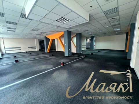 коммерческая по адресу Фізкультури ул., 30В