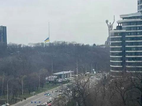 коммерческая по адресу Николая Михновского бульв. (Дружбы народов), 38
