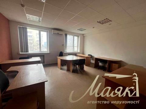 коммерческая по адресу Николая Михновского бульв. (Дружбы народов), 38