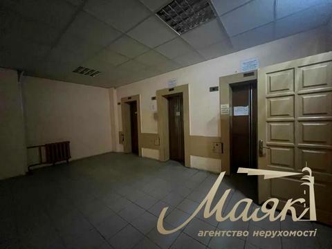 коммерческая по адресу Николая Михновского бульв. (Дружбы народов), 38
