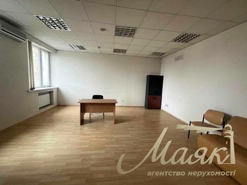 коммерческая по адресу Николая Михновского бульв. (Дружбы народов), 38
