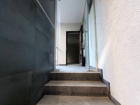 комерційна за адресою Наукова вул., 59а