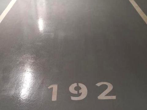 паркомісце за адресою Ґарета Джонса вул. (Сім'ї Хохлових), 12