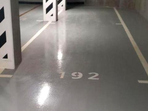 паркомісце за адресою Ґарета Джонса вул. (Сім'ї Хохлових), 12