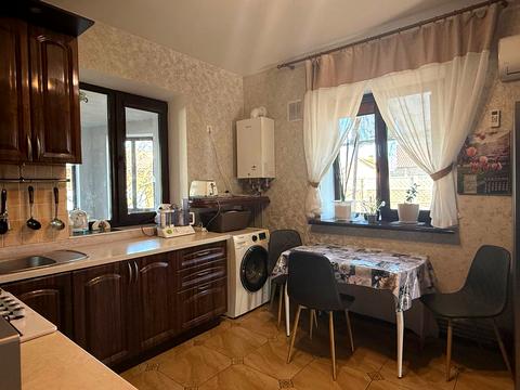 будинок за адресою Стадіонна