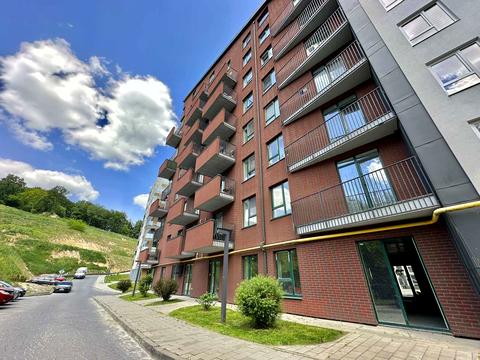 комерційна за адресою Малоголосківська вул., 28