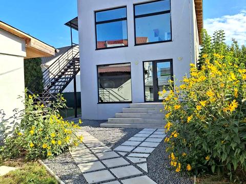 комерційна за адресою Анатолія Солов'яненка вул., 85А