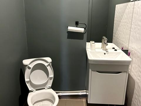 комерційна за адресою Анатолія Солов'яненка вул., 85А