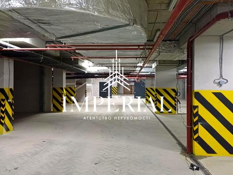 паркомісце за адресою Андрія Верхогляда вул. (Михайла Драгомирова), 30