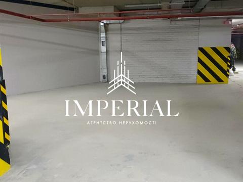 паркомісце за адресою Андрія Верхогляда вул. (Михайла Драгомирова), 30