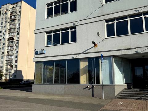 комерційна за адресою Райдужна, 25А