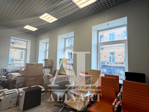 коммерческая по адресу Златоустовская ул., 2/4