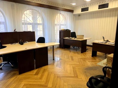 комерційна за адресою Жилянська вул., 72