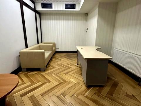 комерційна за адресою Жилянська вул., 72