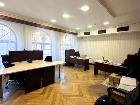 комерційна за адресою Жилянська вул., 72