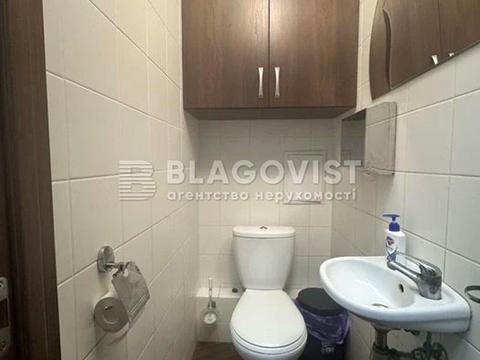 комерційна за адресою Басейна вул., 10