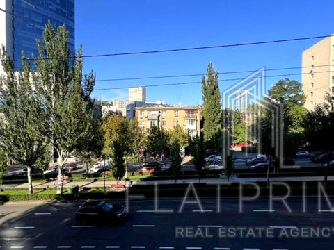 квартира по адресу Леси Украинки бульв., 8