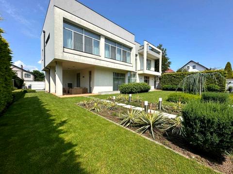 будинок за адресою Центральна вул.