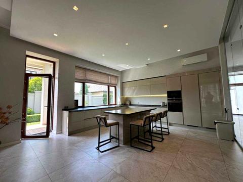 будинок за адресою Центральна вул.