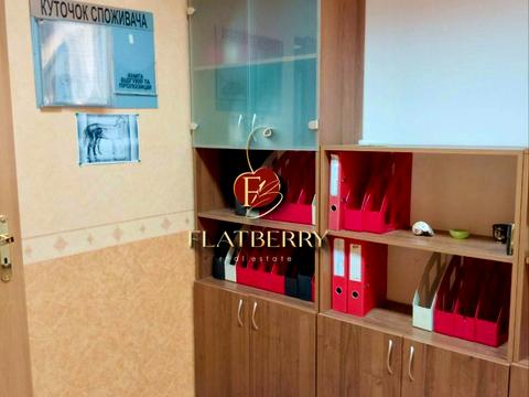 комерційна за адресою Лугова вул., 9