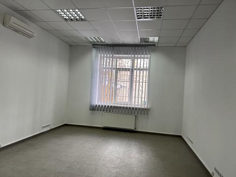 комерційна за адресою Генерала Миколи Юнаківа вул., 9б