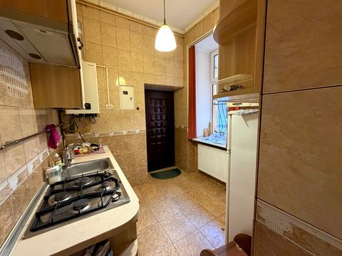 комерційна за адресою Насипна вул., 3