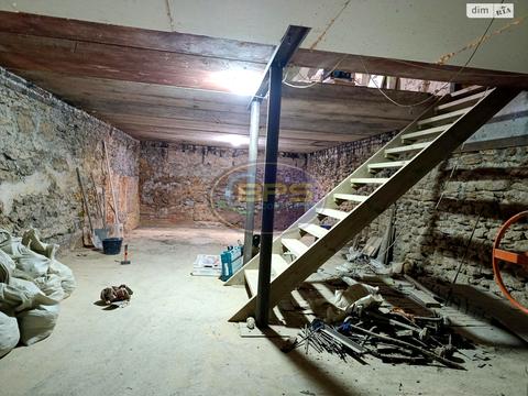 комерційна за адресою Михайлівська вул., 2