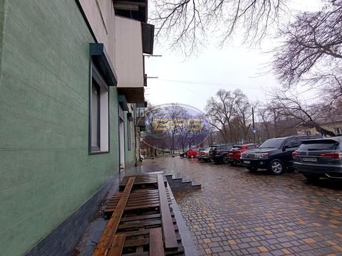 комерційна за адресою Михайлівська вул., 2