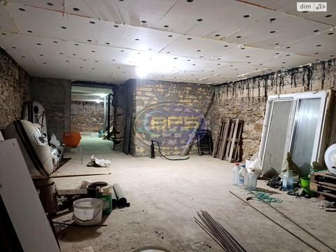 комерційна за адресою Михайлівська вул., 2