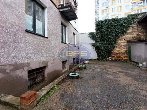 комерційна за адресою Михайлівська вул., 2