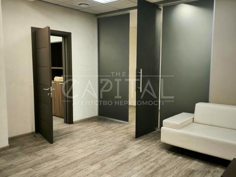 комерційна за адресою Ділова вул. (Димитрова), 5в